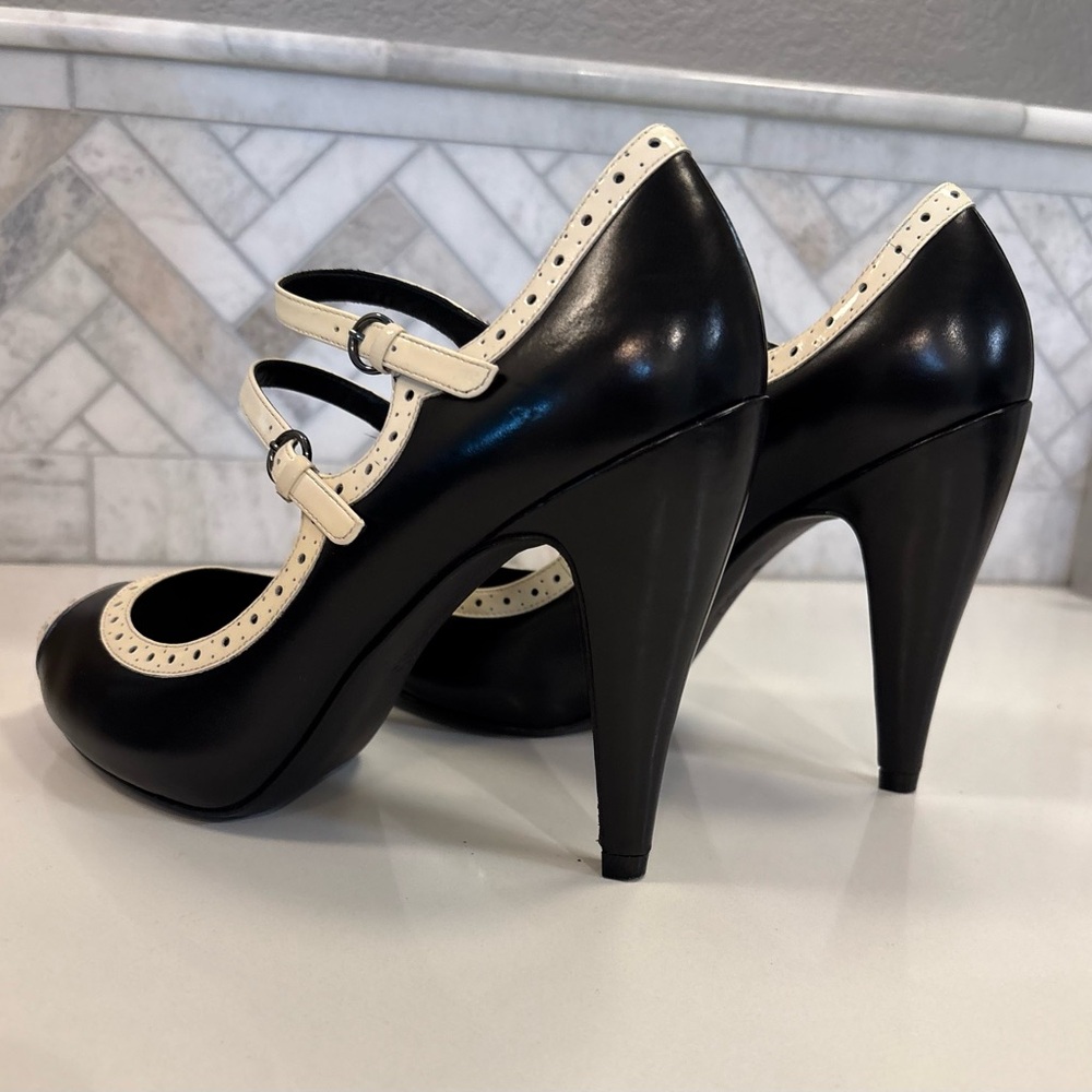 🎩 VIA SPIGA vintage Double Strap Mary Jane Peep Pumps Black/Cream w/ brogue - Picture 8 of 13